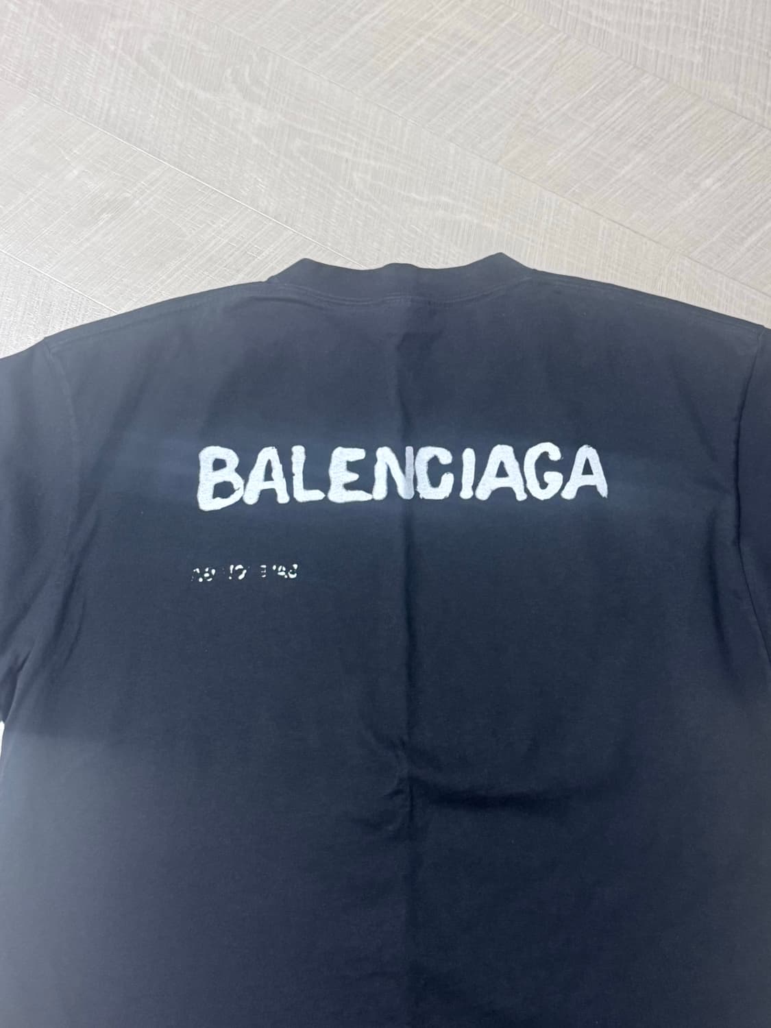 발렌시아가 핸드 드로운 라지핏 반팔 T 블랙 M 상품이미지5