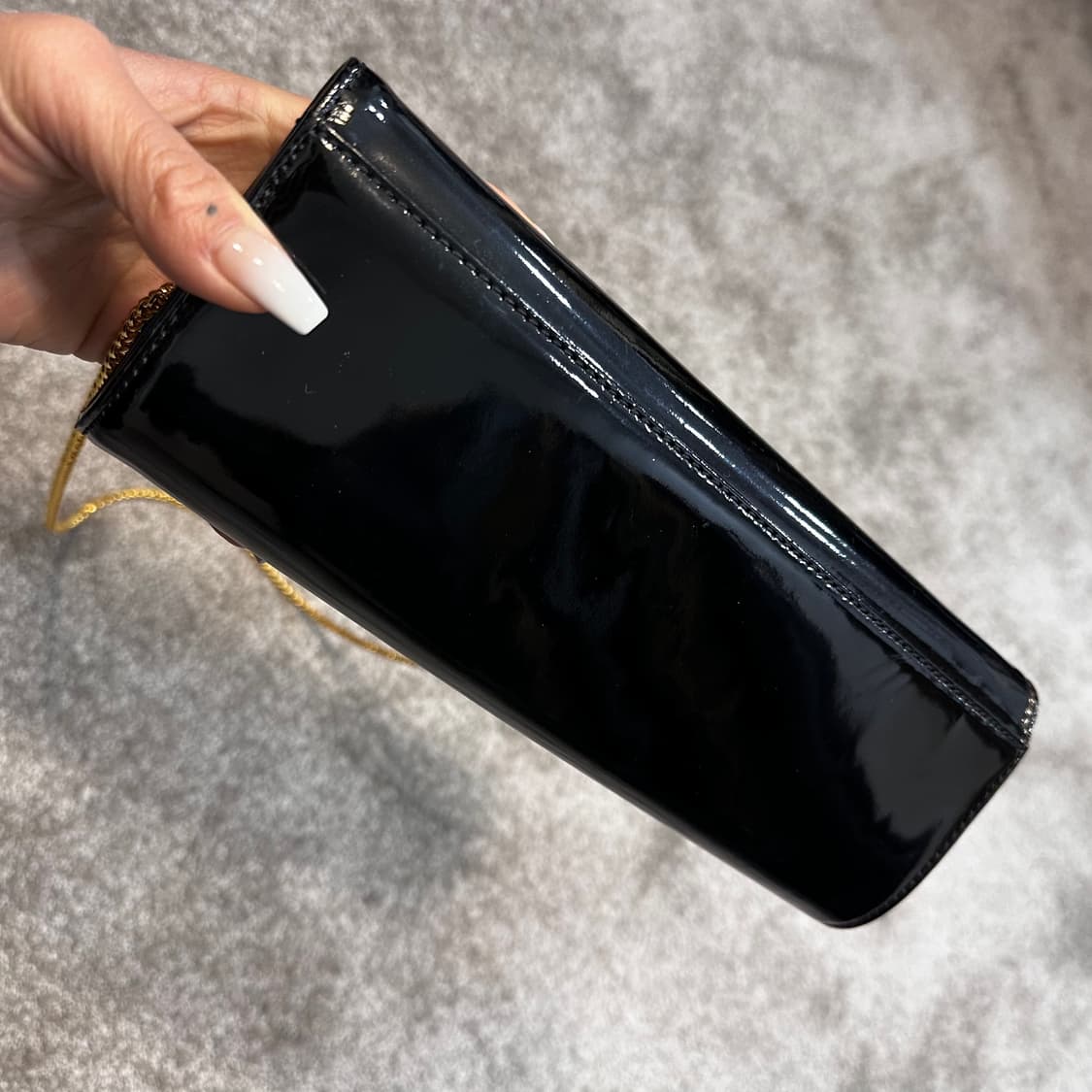 엠씨엠 블랙 페이턴트 가죽 체인백 상품이미지4