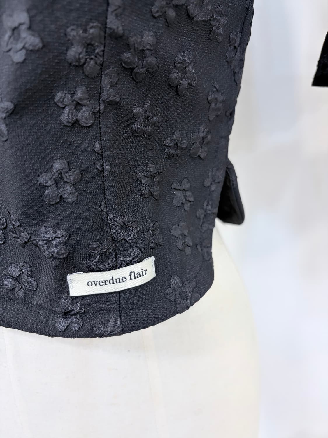 오버듀플레어 러플 자카드 블라우스 블랙 상품이미지7