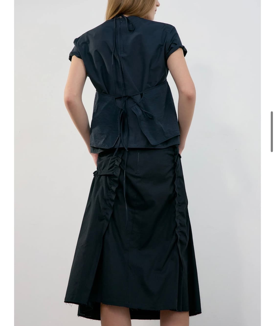 로우 컷 셔링 스커트 상품이미지5