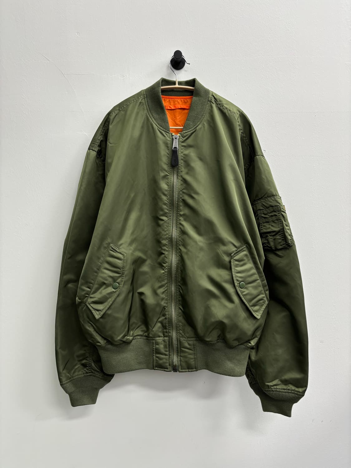 알파 인더스트리 리버시블 MA-1 항공 점퍼 상품이미지1