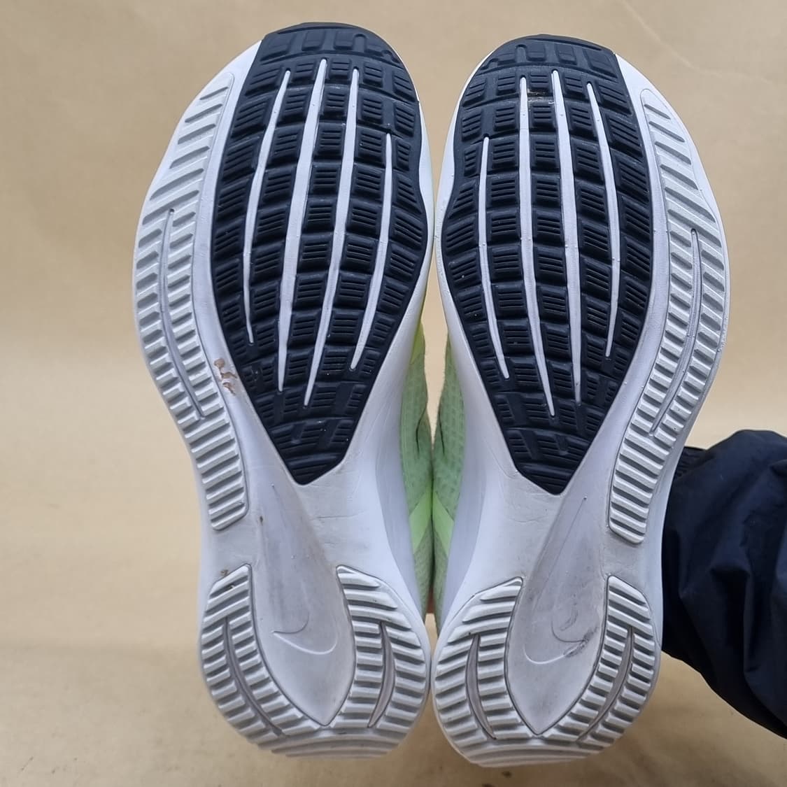 나이키 에어줌  라이벌플라이4  런닝화 245 상품이미지3