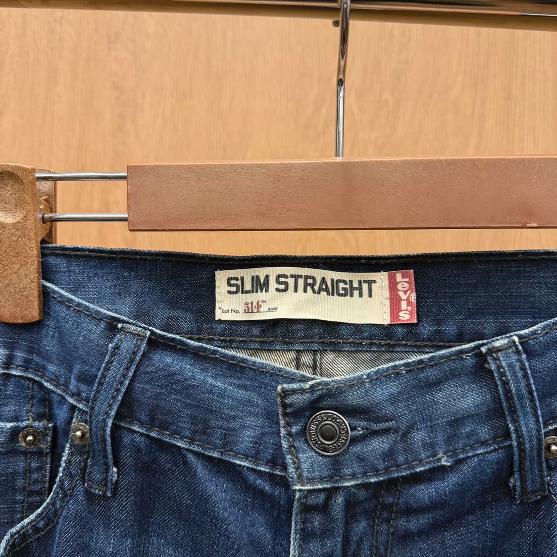 리바이스 514 워싱 데님 팬츠 로고 탭 포켓 디테일 스트레이트핏 진청 상품이미지6