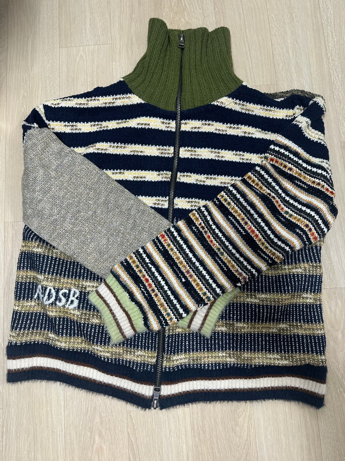 앤더슨벨  패치 니트 집업 상품이미지2