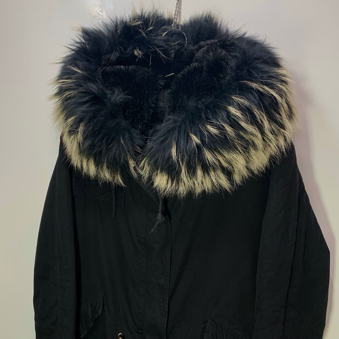 미스터앤미세스퍼 블랙 블랙폭스퍼 풀바디 야상 상품이미지4