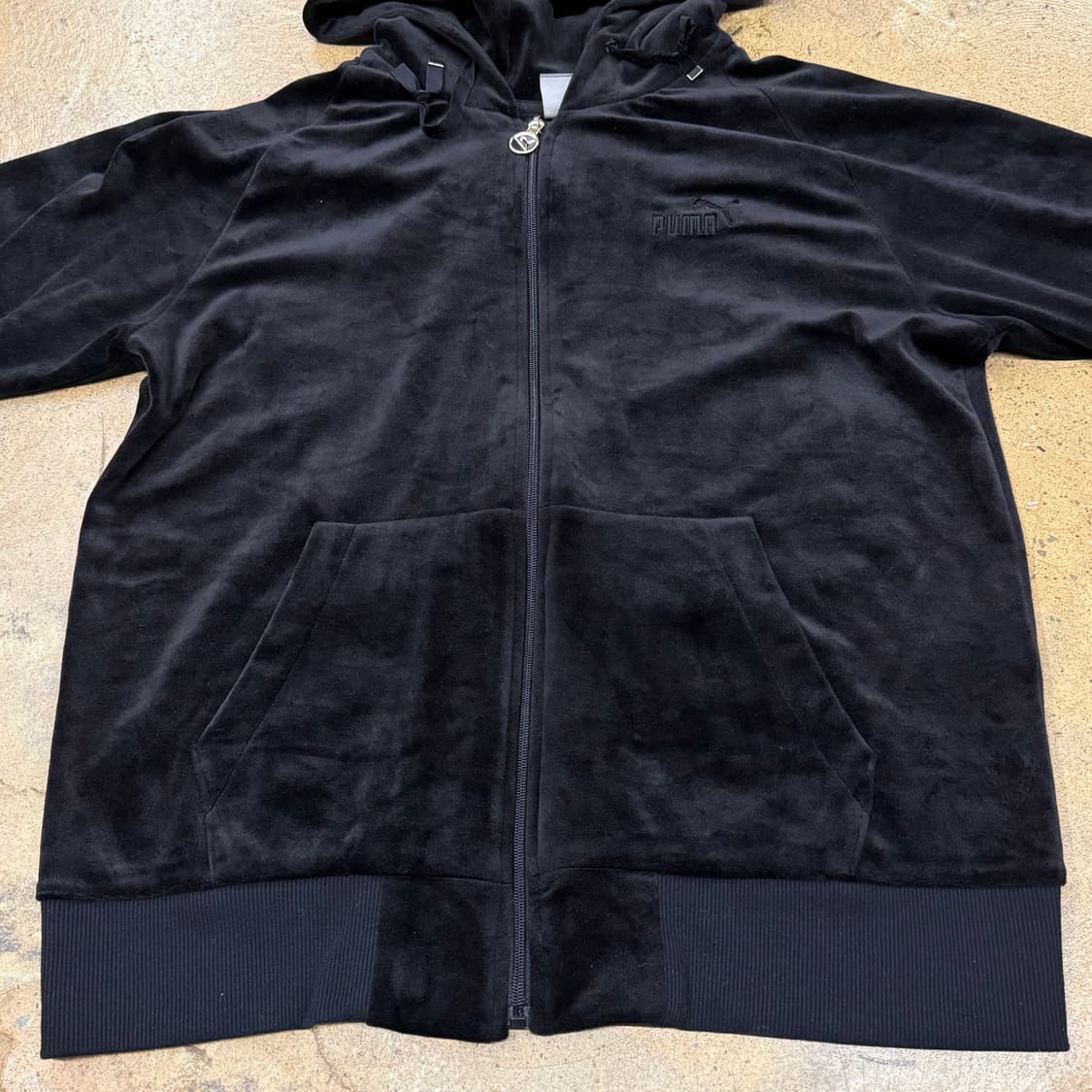 푸마 벨벳 블랙 후드집업 상품이미지3