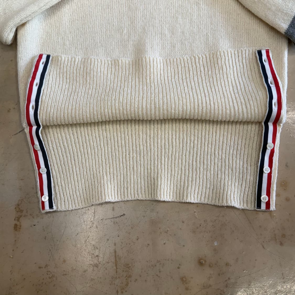 Thom Browne 그레이 완장 아이보리 울 니트 상품이미지4