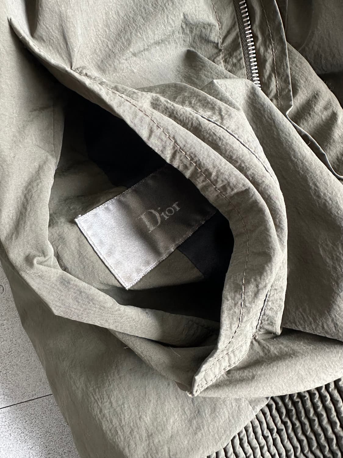 디올 옴므 12AW 런웨이 리버서블 카키 봄버 상품이미지8