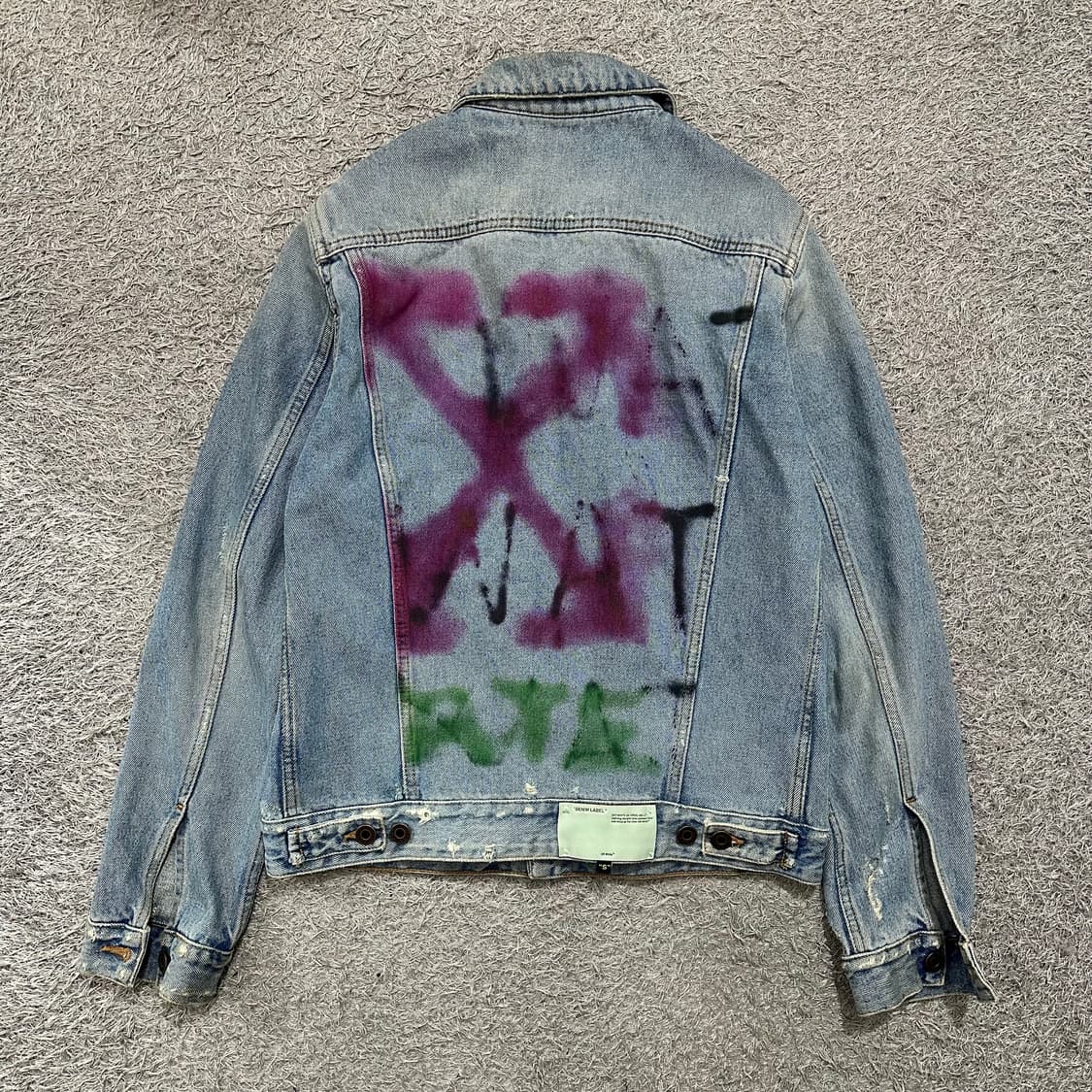 [90-95] 오프화이트 11주년푸시아슬림핏 데님자켓 상품이미지3