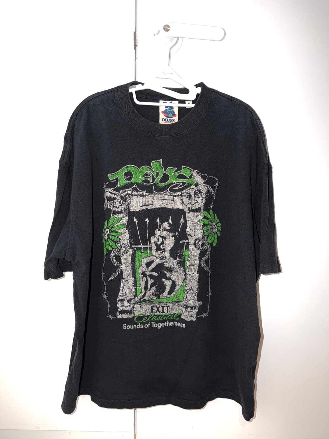 DEUS EX MACHINA EMBRACE TEE BLACK 상품이미지1