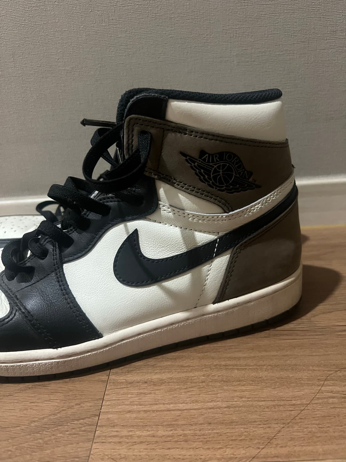 나이키 조던1 레트로 하이 모카 상품이미지2