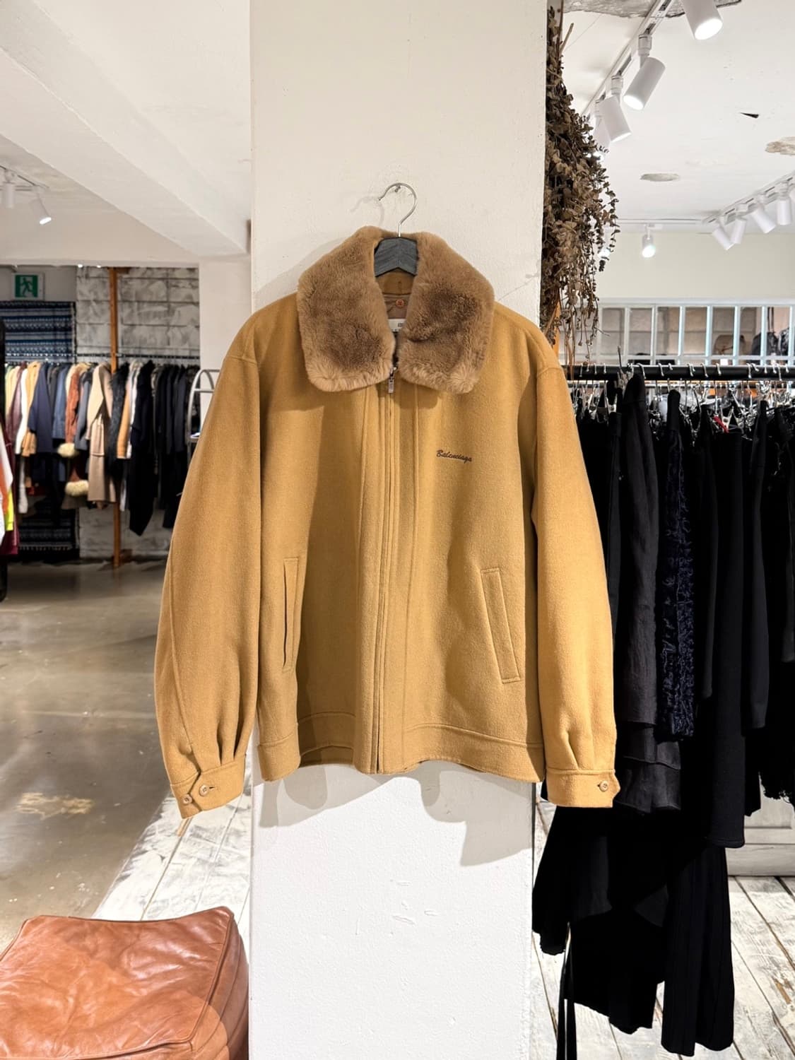 발렌시아가 브라운 퍼 카라 숏 해링턴 자켓 상품이미지1