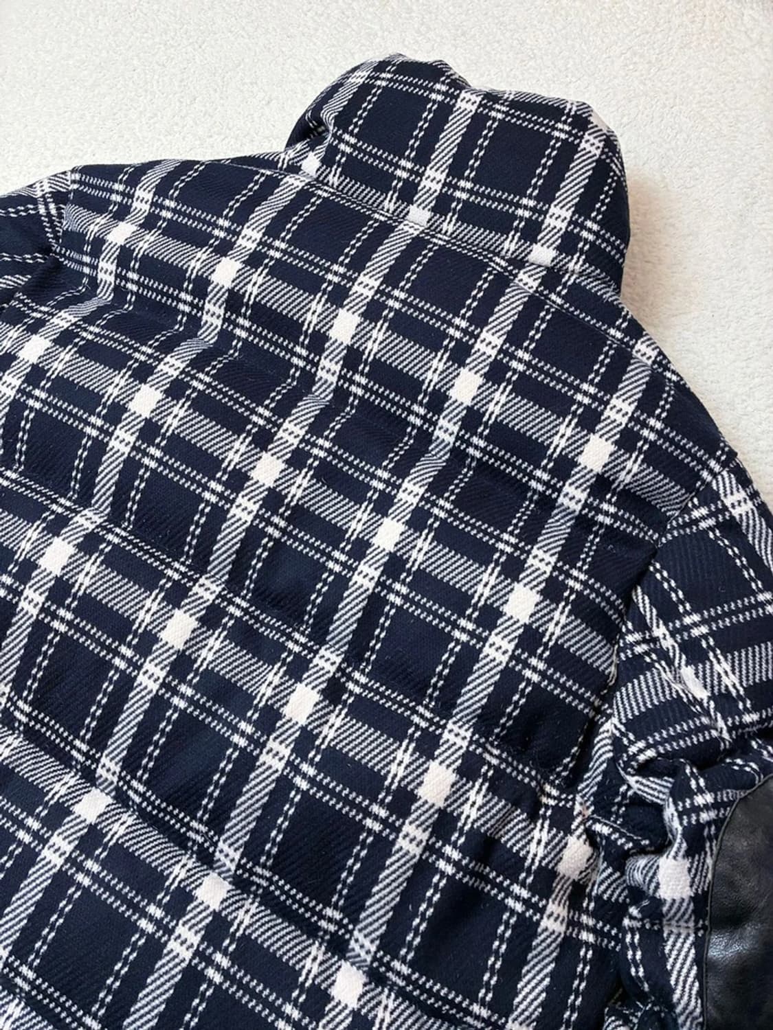 시스템옴므 19FW 양가죽 패치드 체크 덕다운 패딩 PN6010    상품이미지6