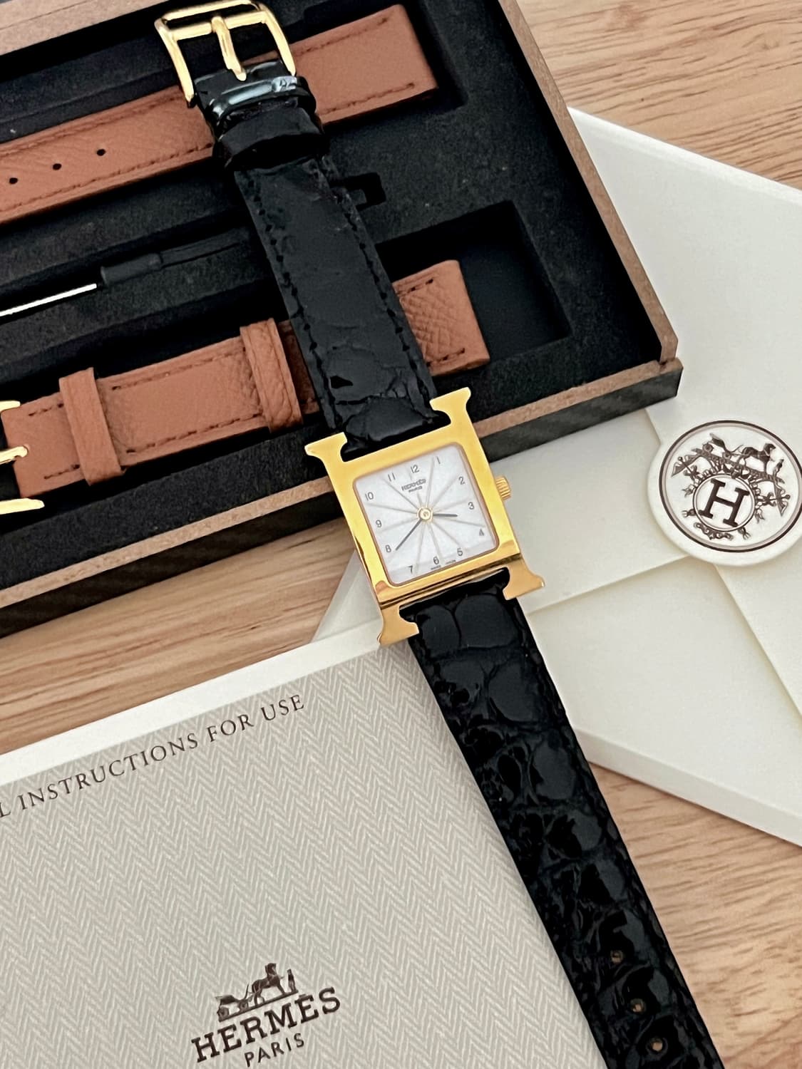 에르메스 H 아워 PM 골드 베젤 레더 시계 / 정품감정 케어  상품이미지4
