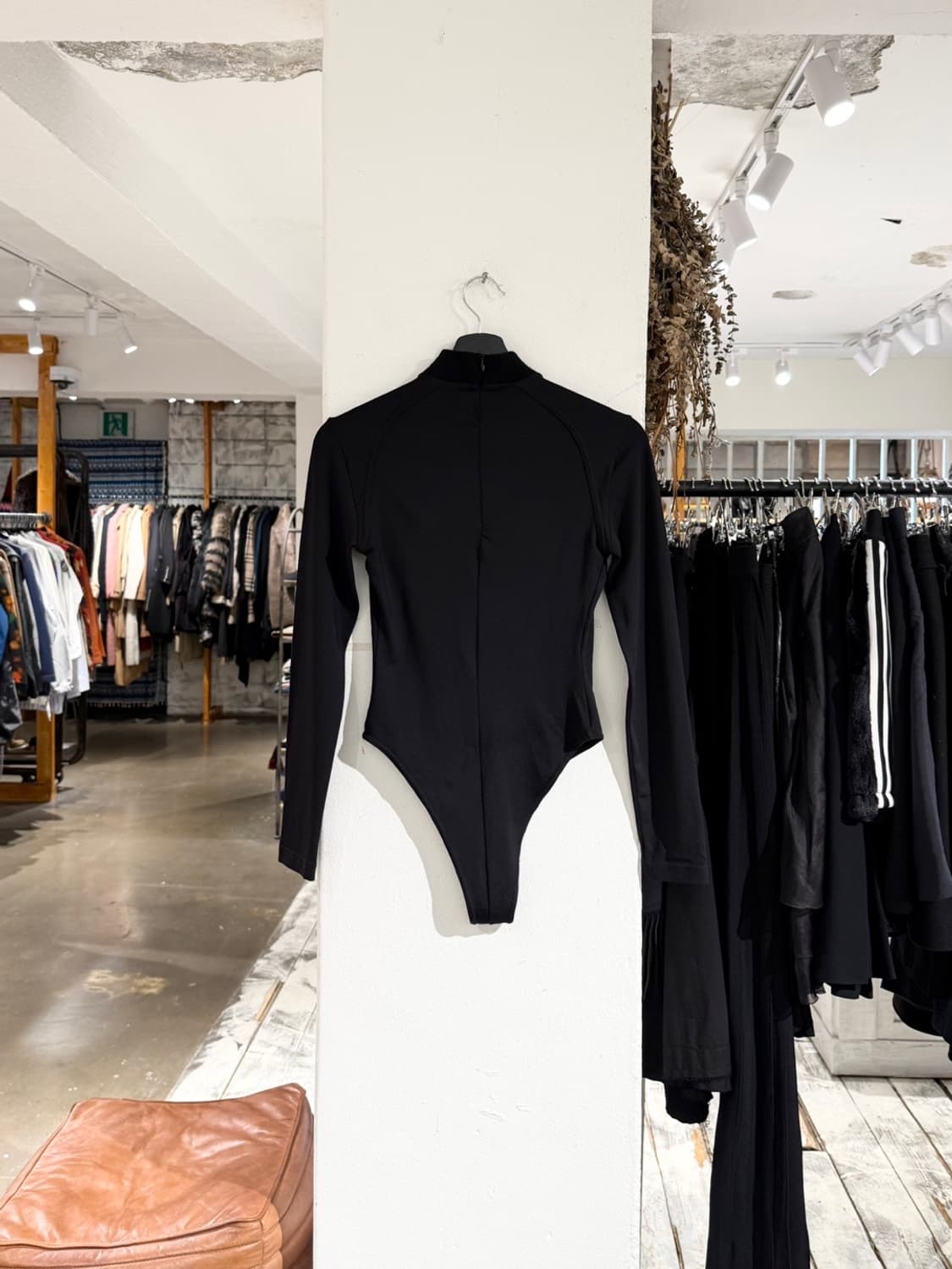 펜디 진스 블랙 로고 패치 롱슬리브 바디수트 상품이미지4