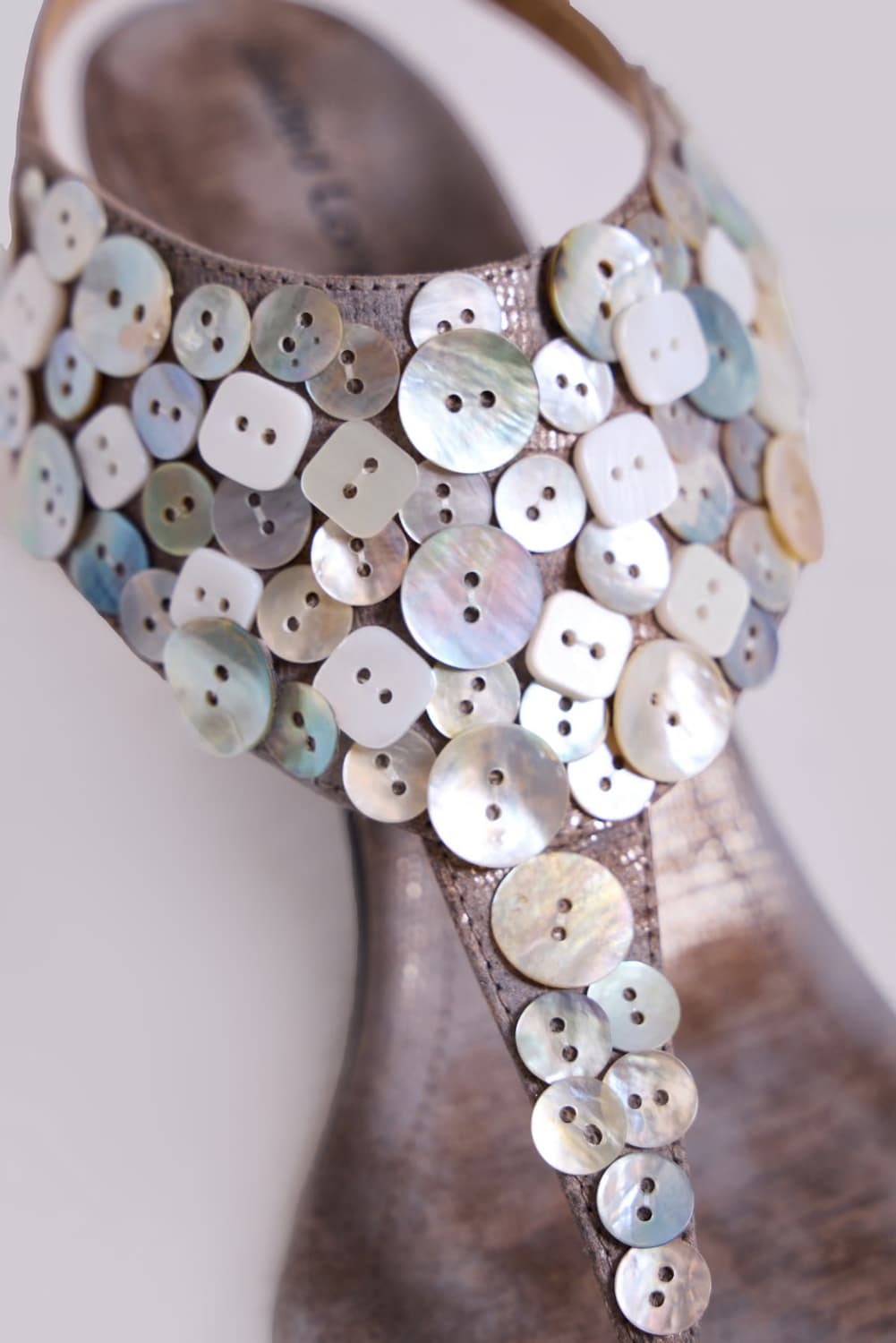 Azaela Metallic Button Heeled Sandals 상품이미지4