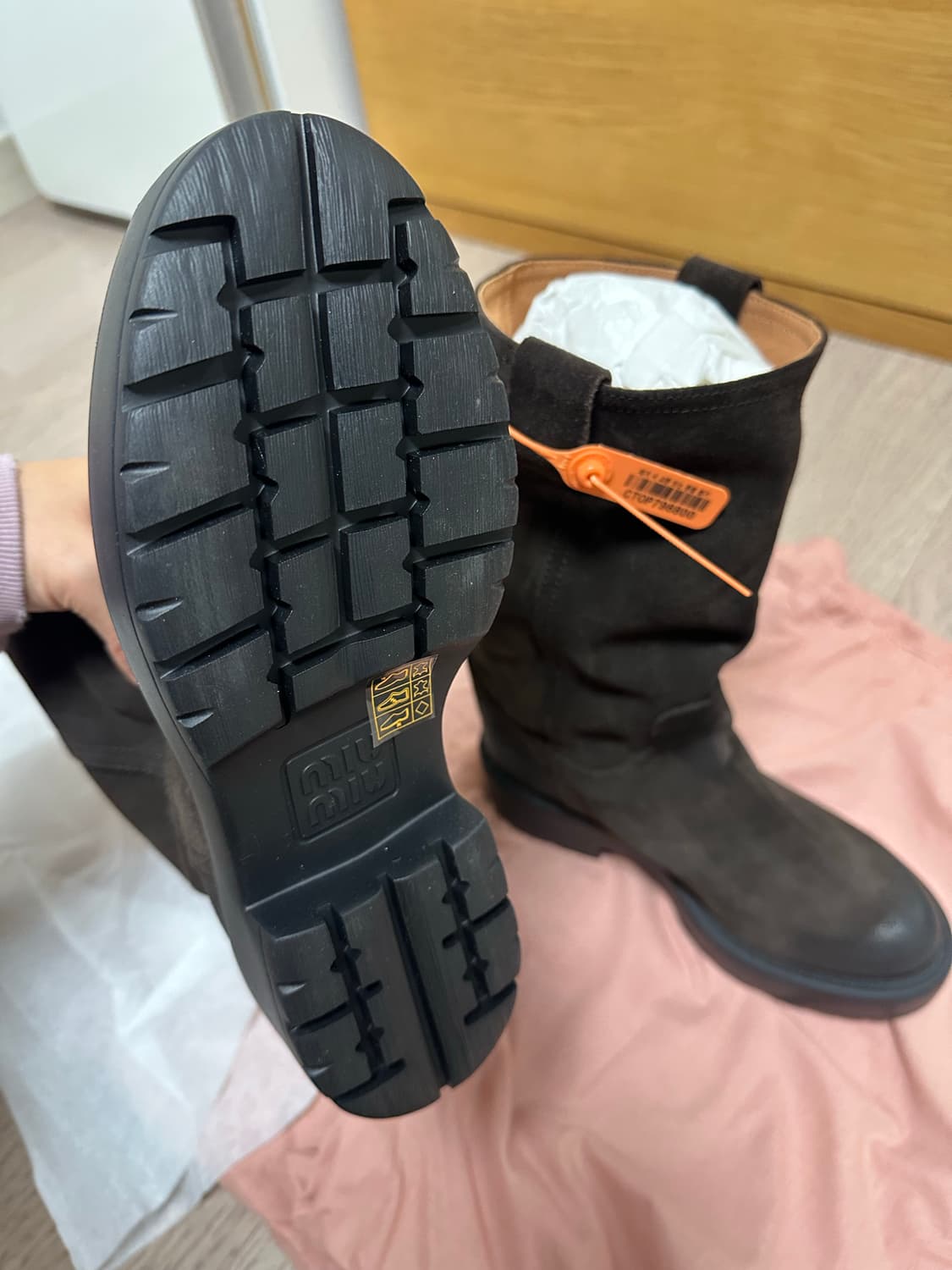 미우미우 스웨이드 부츠 (미착용) 상품이미지4