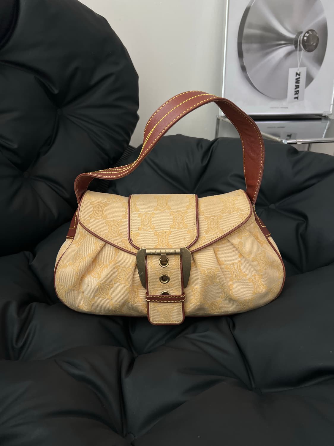 셀린느 마카담 Y2K 버클 숄더백 상품이미지1