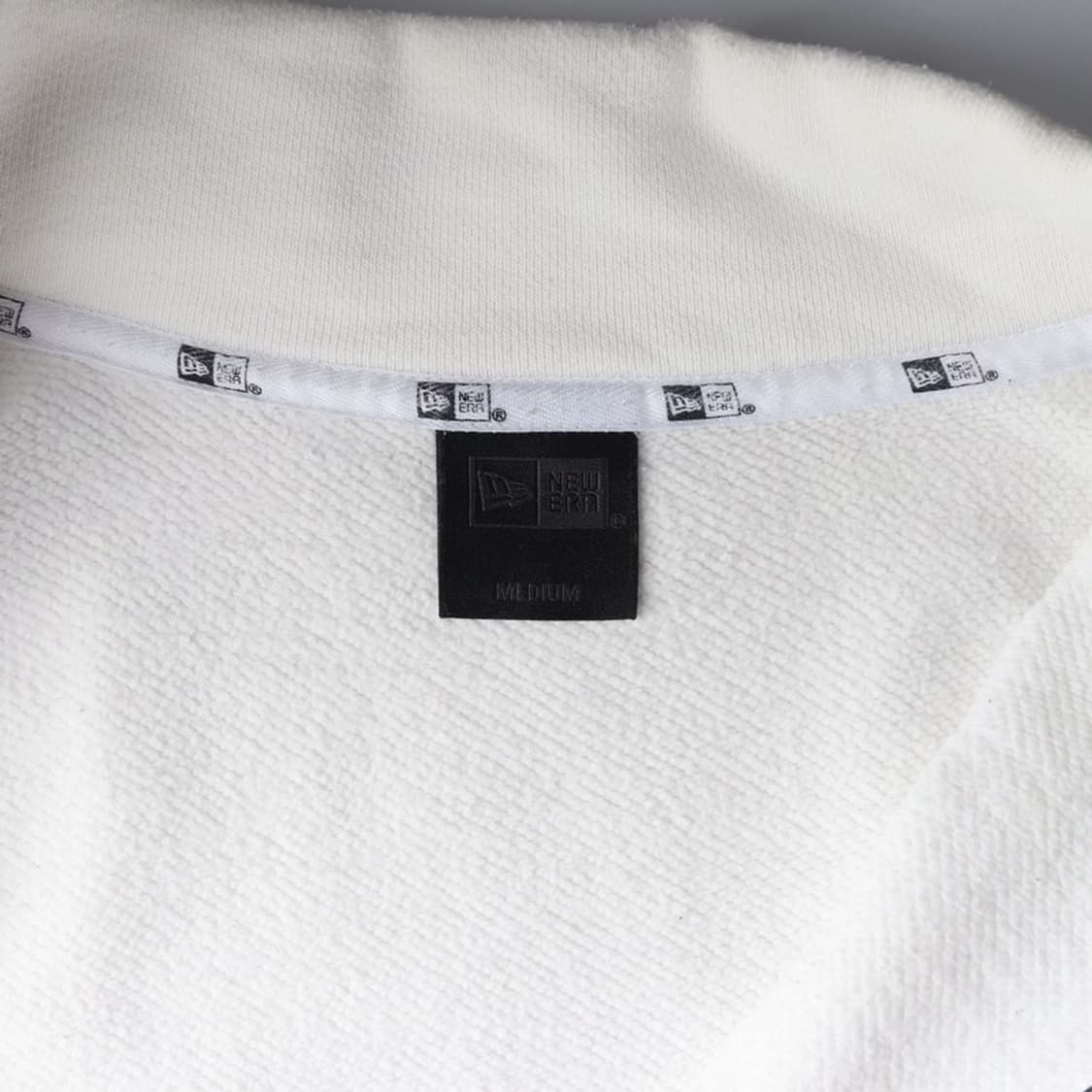 뉴에라 헤리티지 로고 하프집업 맨투맨 화이트 M 상품이미지5