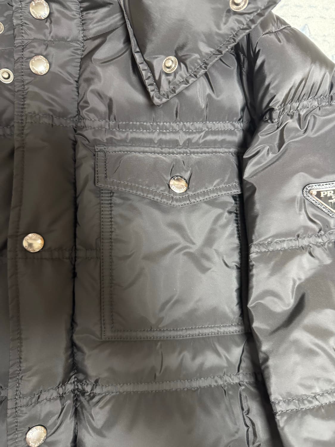 프라다 후드 다운 패딩 52사이즈 NFC 정상작동 상품이미지3