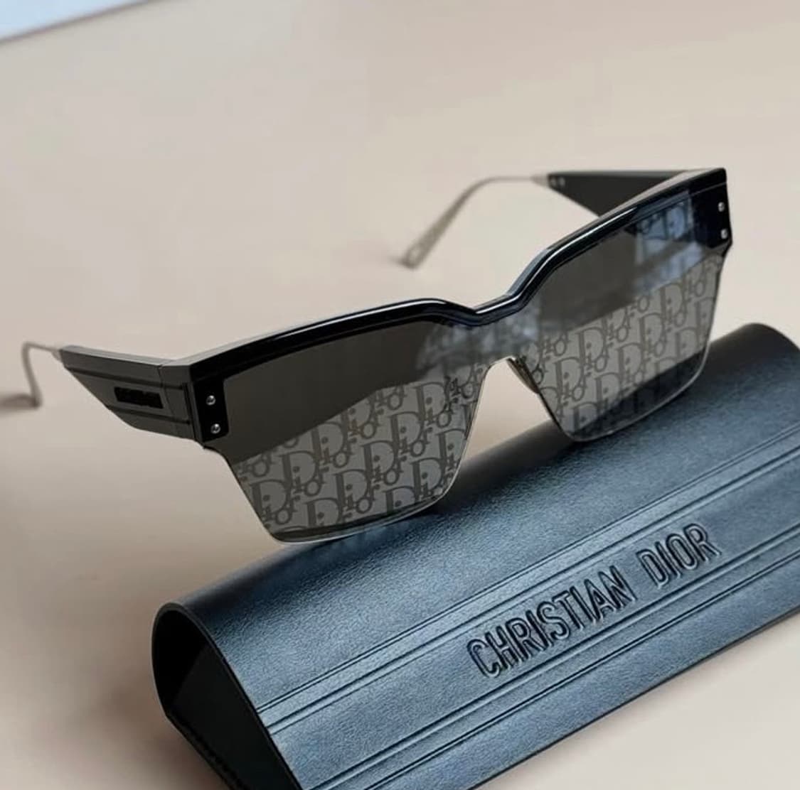 [정품]  디올 오블리크 스퀘어 쉴드 그래픽 틴트 선글라스 상품이미지1
