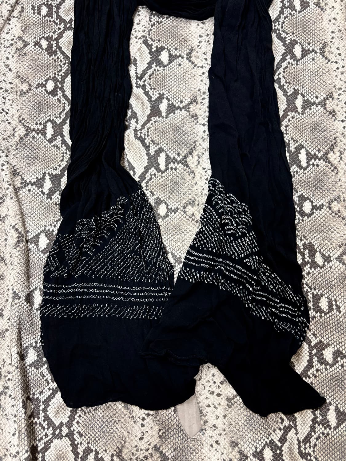 “Vintage” Black Scarf 상품이미지2