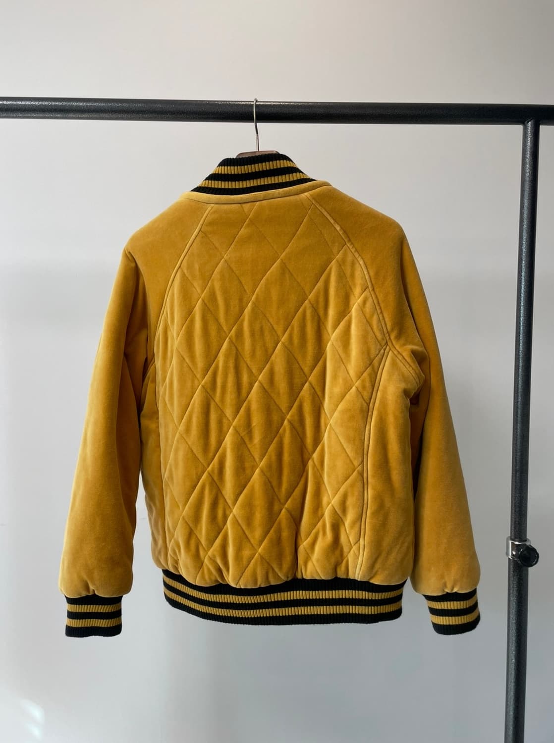 (100) crux 크럭스 런던 타이포 옐로우 자켓 상품이미지3