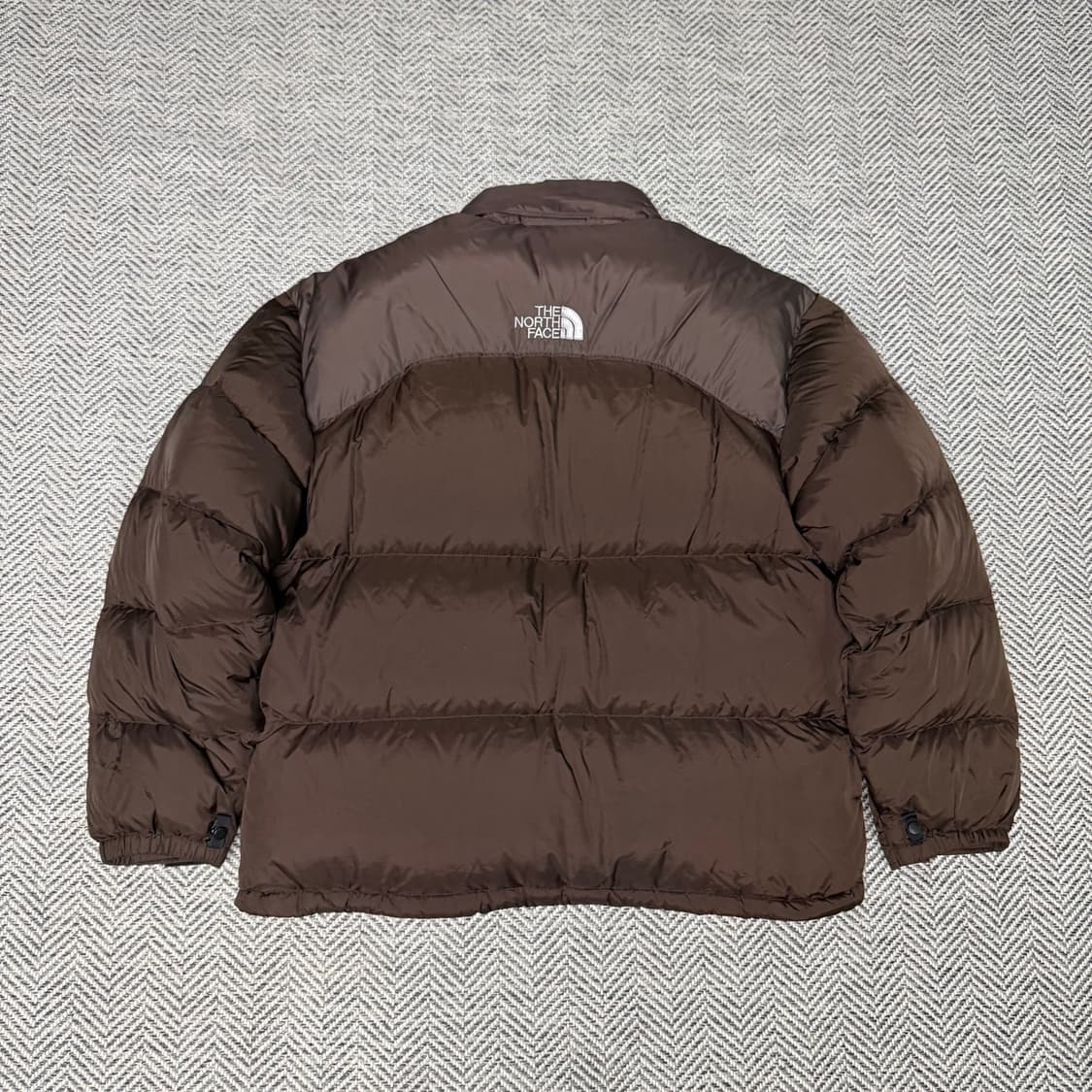 [110] 노스페이스 센터로고 무광 초코브라운 켄달제너 700 눕시 패딩 상품이미지1