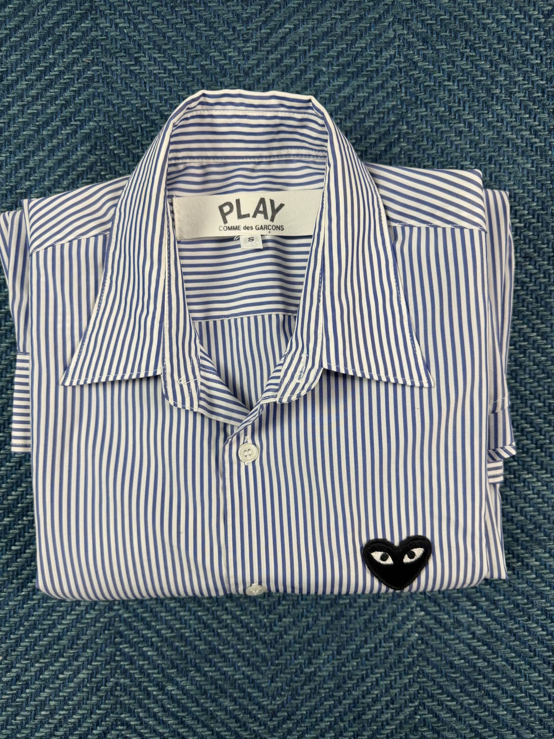 꼼데가르송 플레이 블랙 와펜 스트라이프 셔츠 상품이미지1