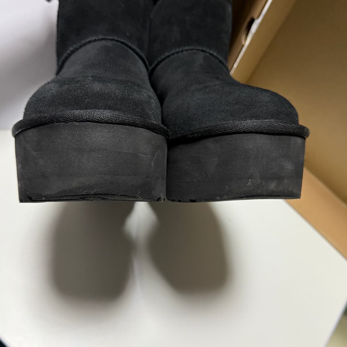 어그 240 스웨이드 미니 클래식 부츠 (클래식 미니 플랫폼) - 블랙 상품이미지5