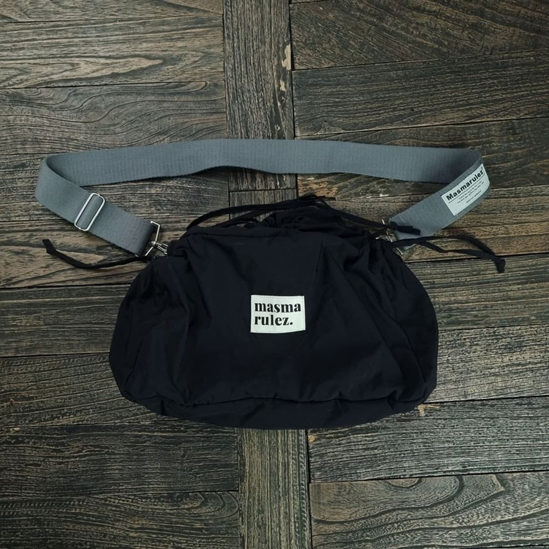 [마스마룰즈] 로고 패치 크로스백 블랙 M18875 상품이미지2