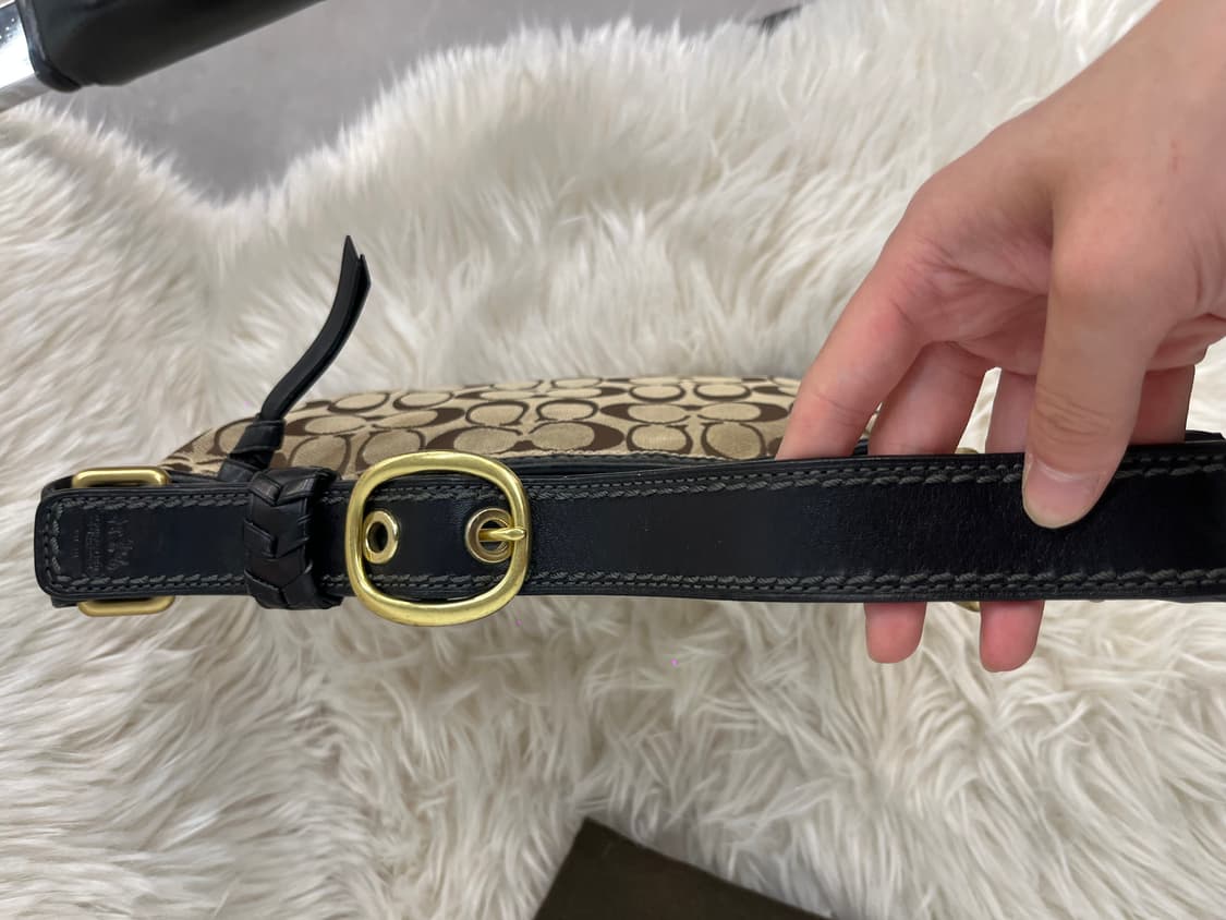 Coach Basic Black Shoulder Bag 상품이미지4