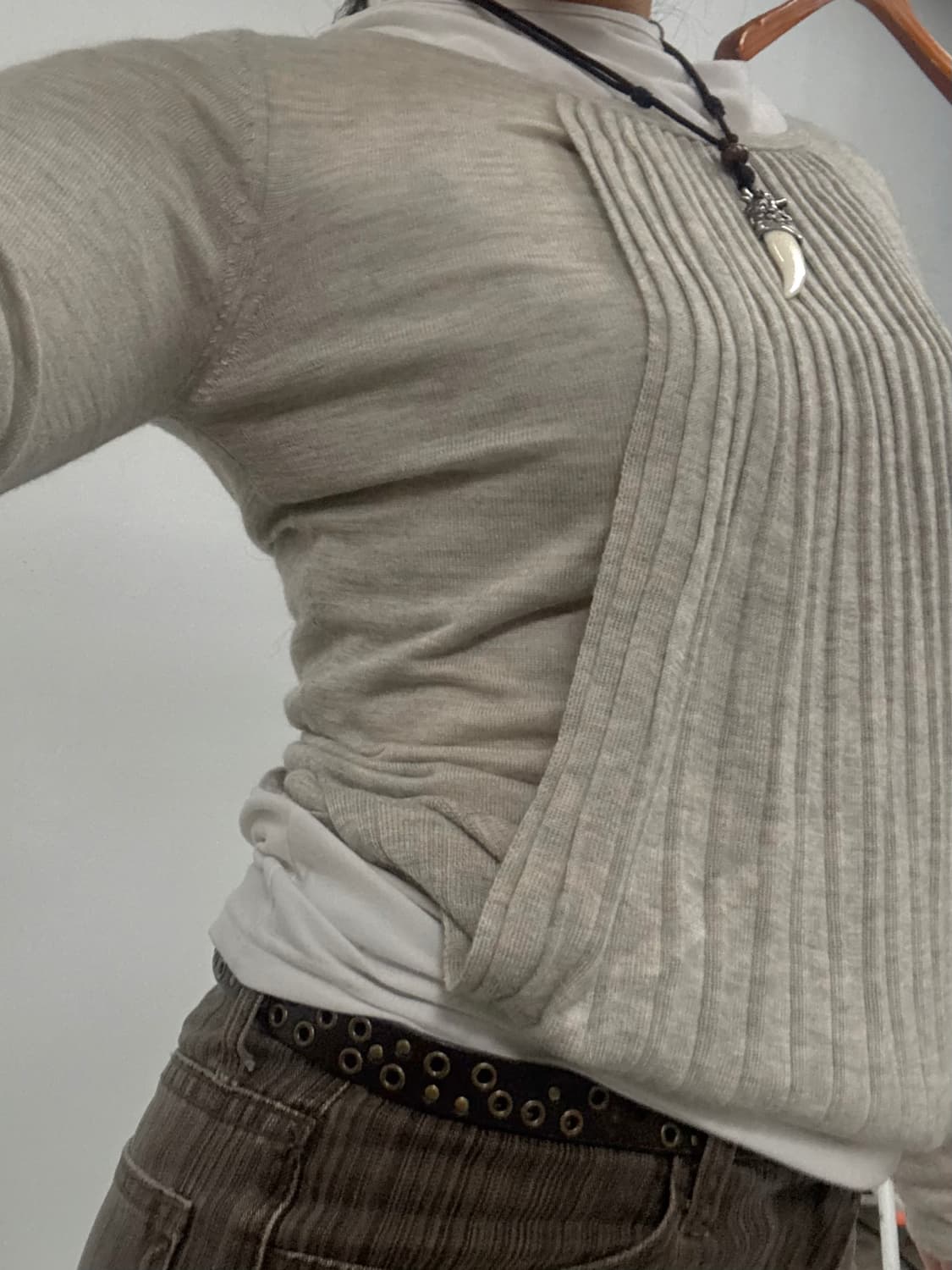 Beige layered knit top 상품이미지1