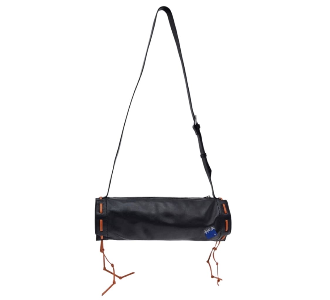 아더에러 X 자라 스티치 레더 크로스백 블랙 상품이미지1