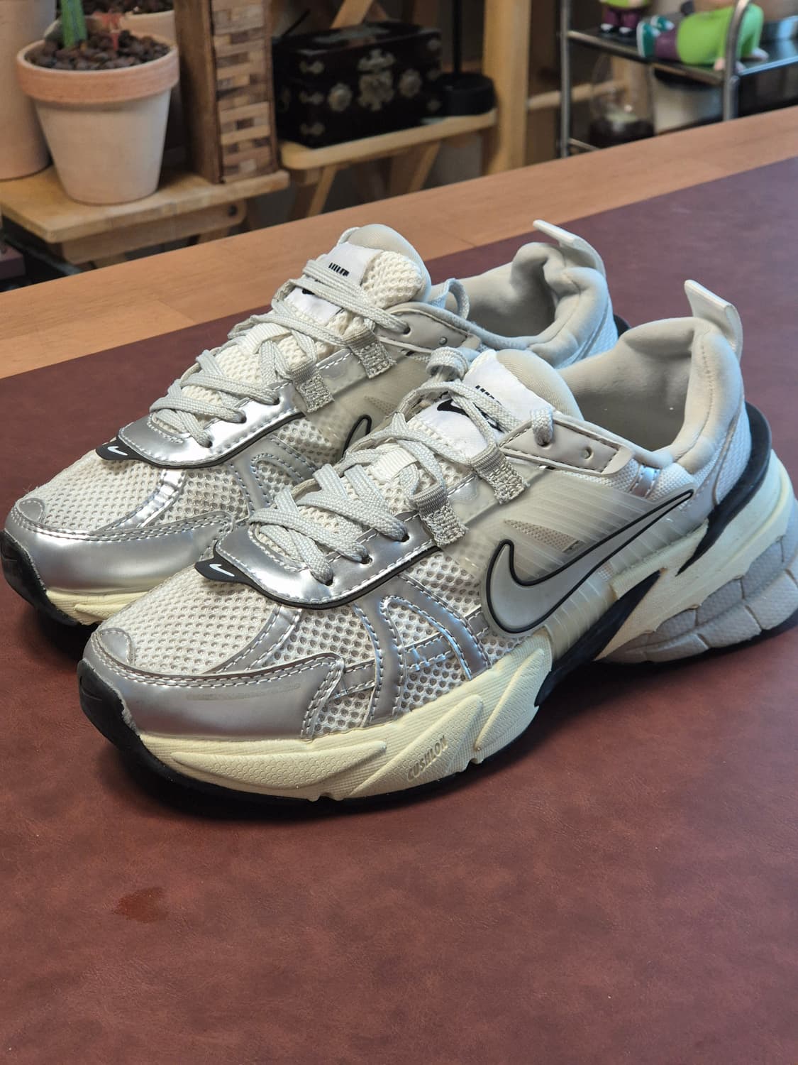 230 나이키 V2K  런  서밋 런닝화 상품이미지3