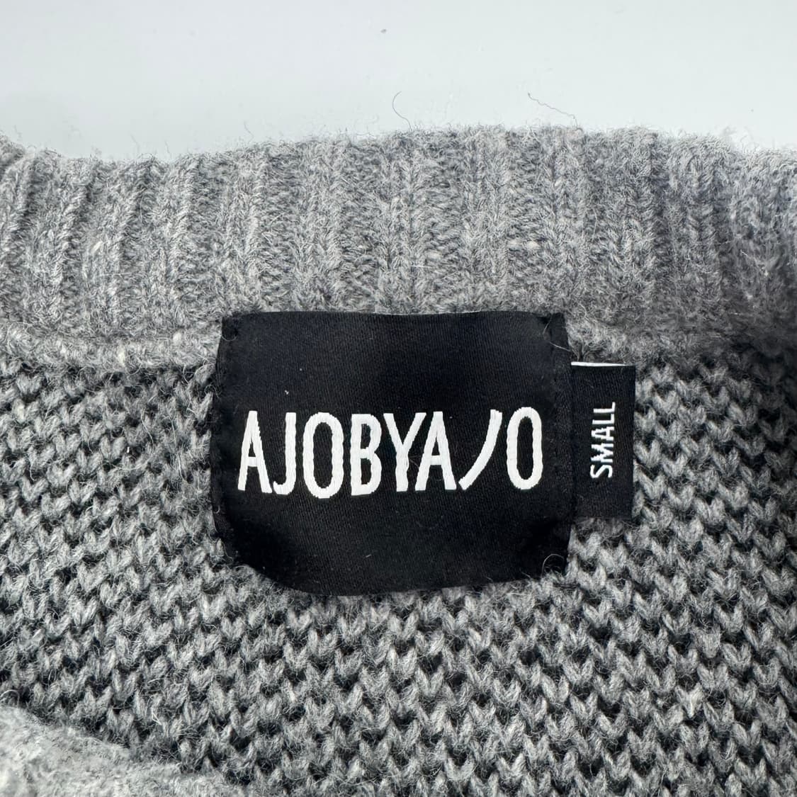 Ajobyajo 아조바이아조 블랙 레터링 그레이 니트 상품이미지5