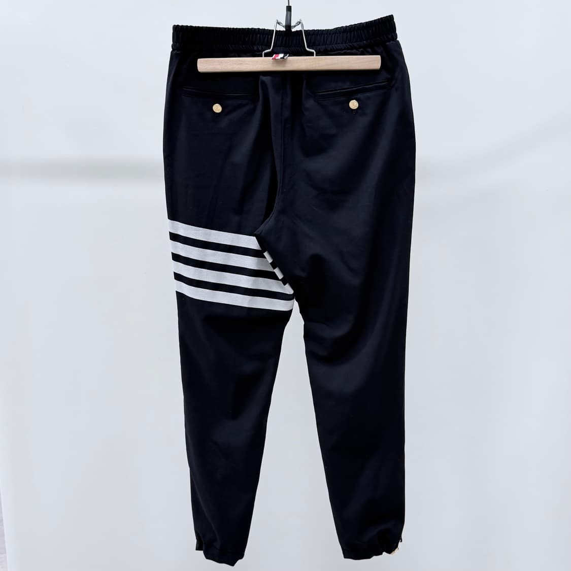 [S+급/00] 톰브라운 사선완장 앵클 스트링 트랙 팬츠 상품이미지4