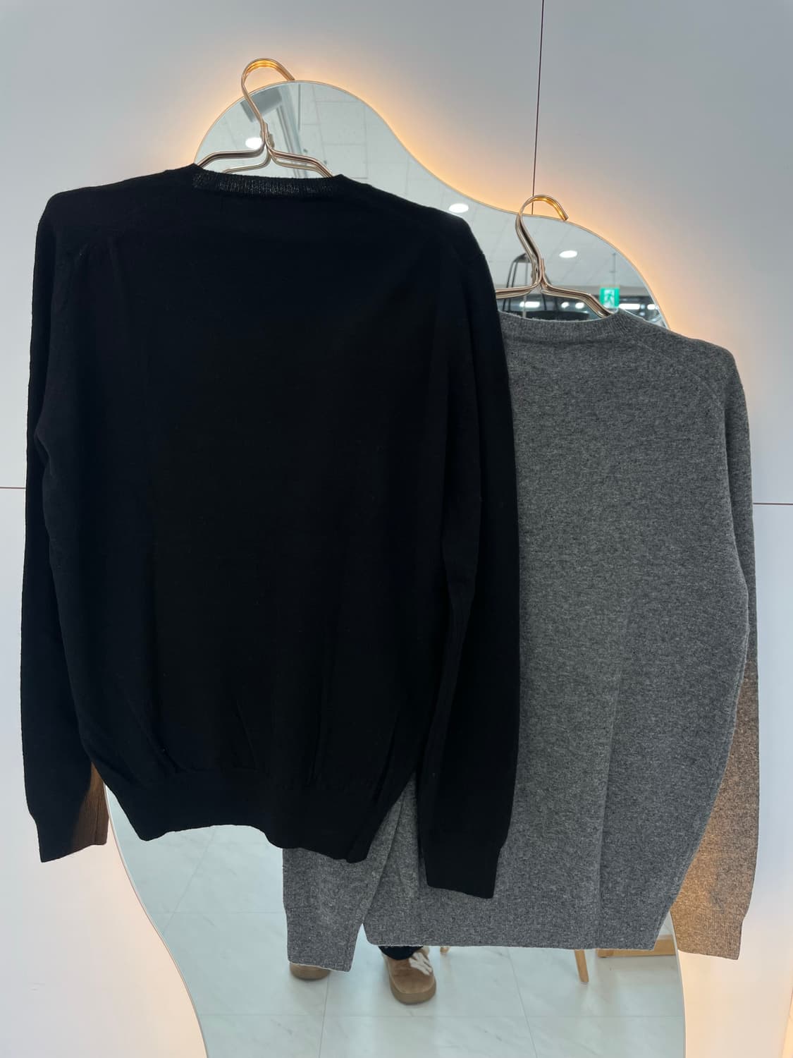 [새상품] 꼼데 레드와펜 브이넥 남여공용 니트 상품이미지2