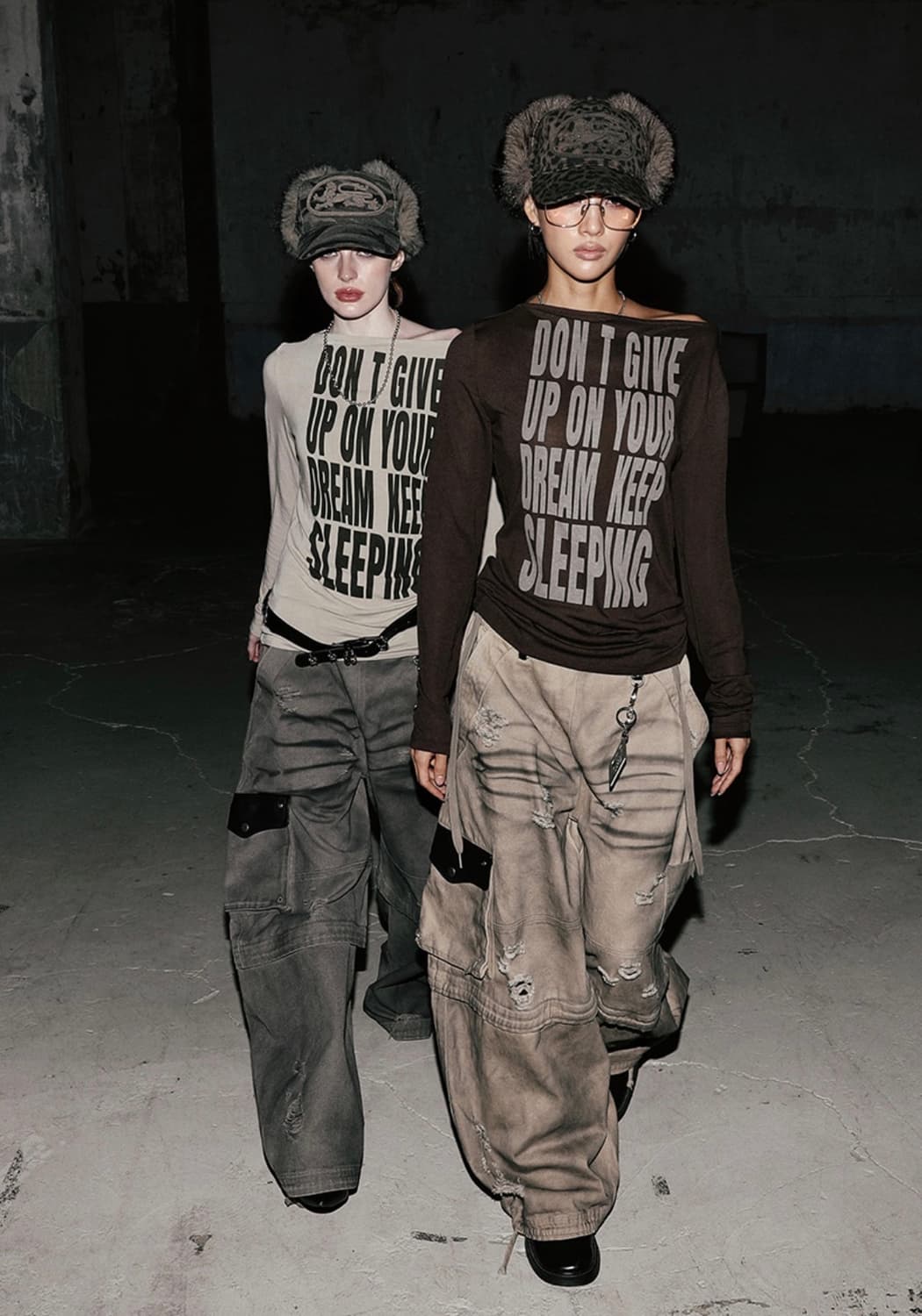 배드블러드 보트넥 루즈핏 롱슬리브 티셔츠 샌드 브라운 S 상품이미지5