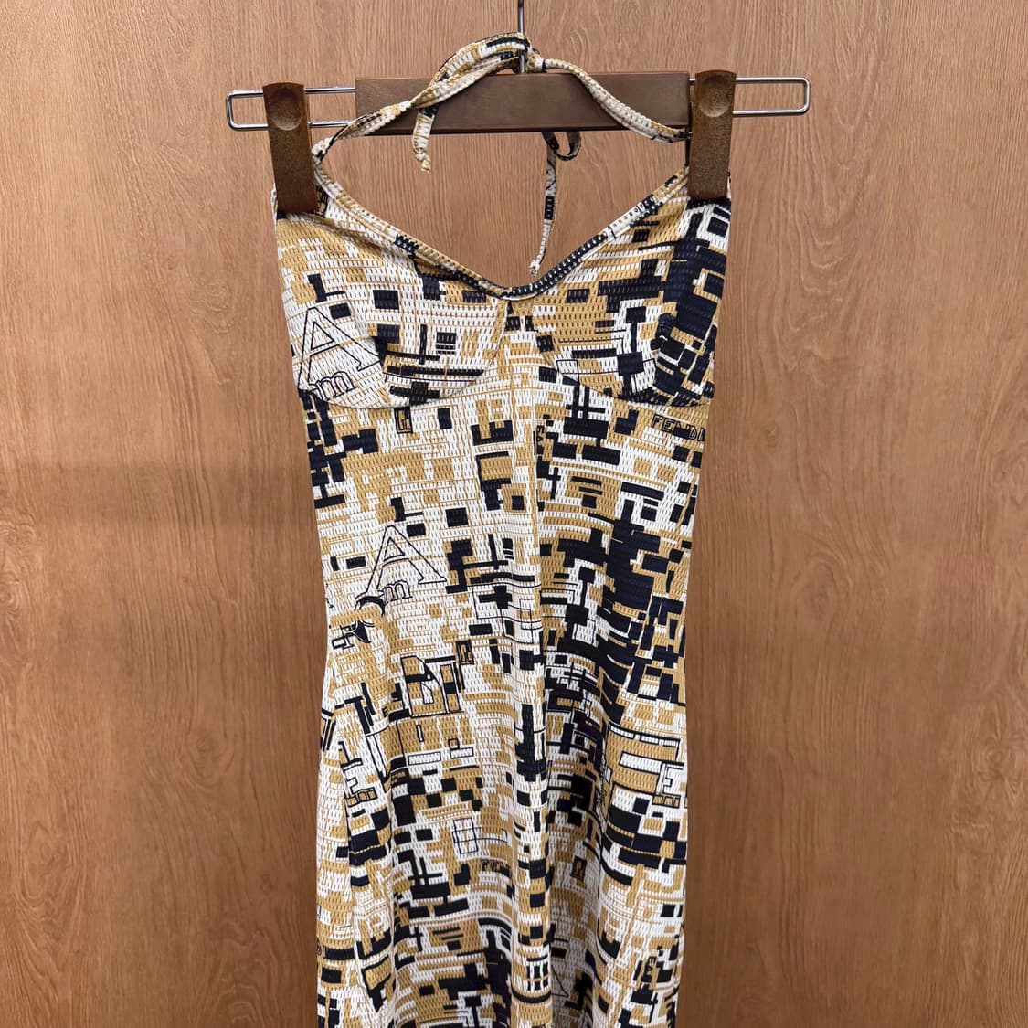 펜디 홀터넥 미디 원피스 스퀘어 그래픽 패턴 디테일 레귤러핏 베이지 상품이미지4