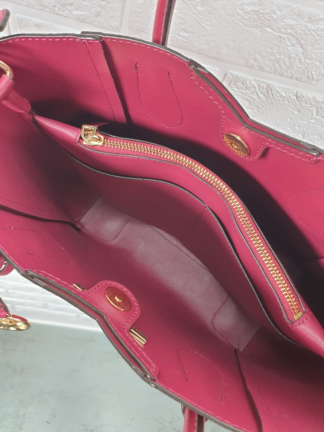 마이클코어스 메이 미디움 사첼백 상품이미지9