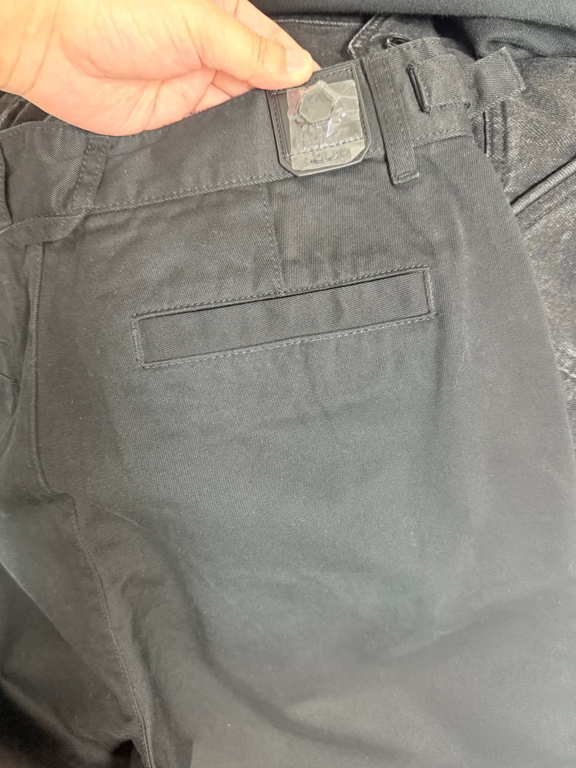 (24ss 새상품) 솔리드옴므 블랙 파라슈트 디테일 팬츠(48) 상품이미지5