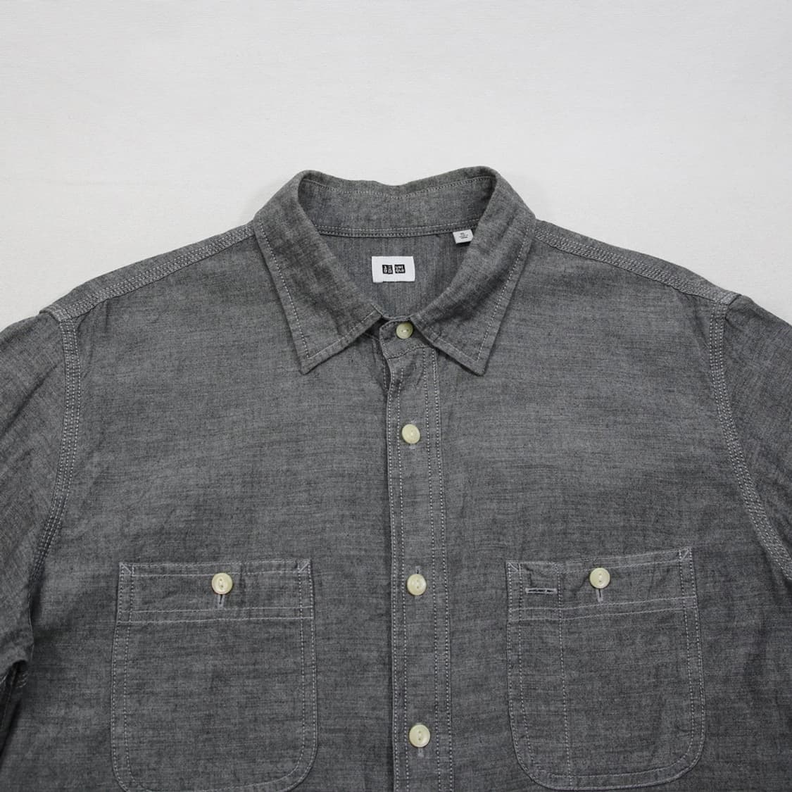 (착용컷) 유니클로 샴브레이 셔츠 (남성용 XL) 상품이미지4