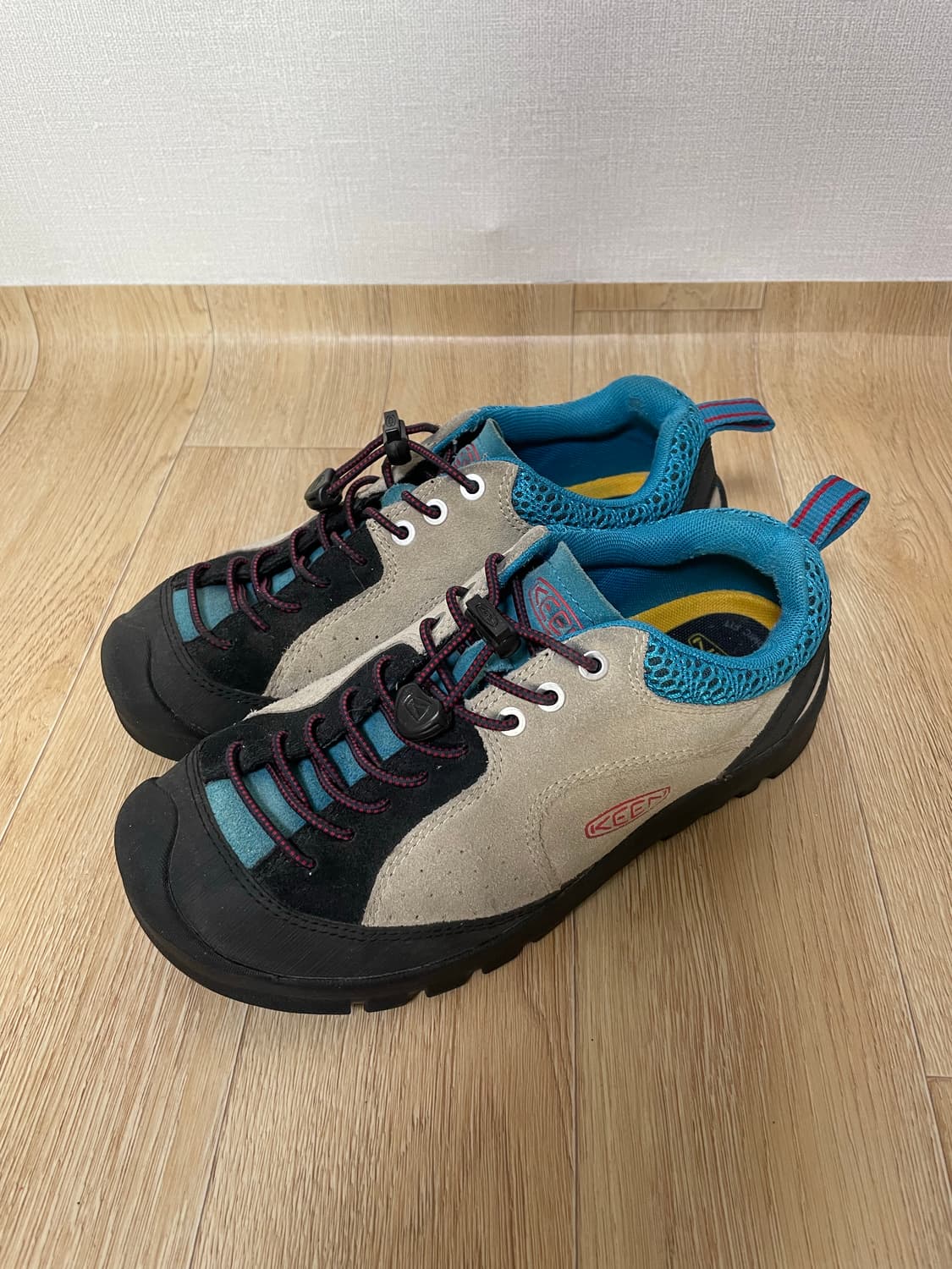 킨 KEEN 스웨이드 운동화 240 상품이미지1