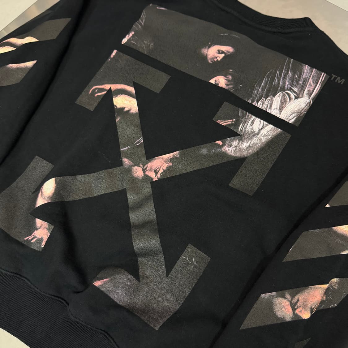 [리오브] 오프화이트 카라바지오 애로우 맨투맨 상품이미지3