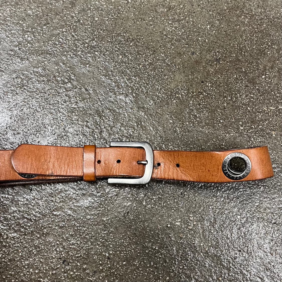 리바이스 아일렛 레더 벨트 (30-34”) 상품이미지4