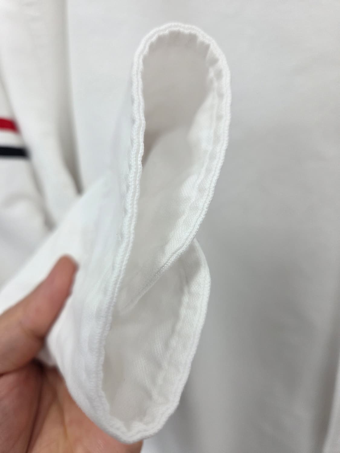 4사이즈 톰브라운 암밴드 삼선탭 화이트 셔츠 상품이미지4