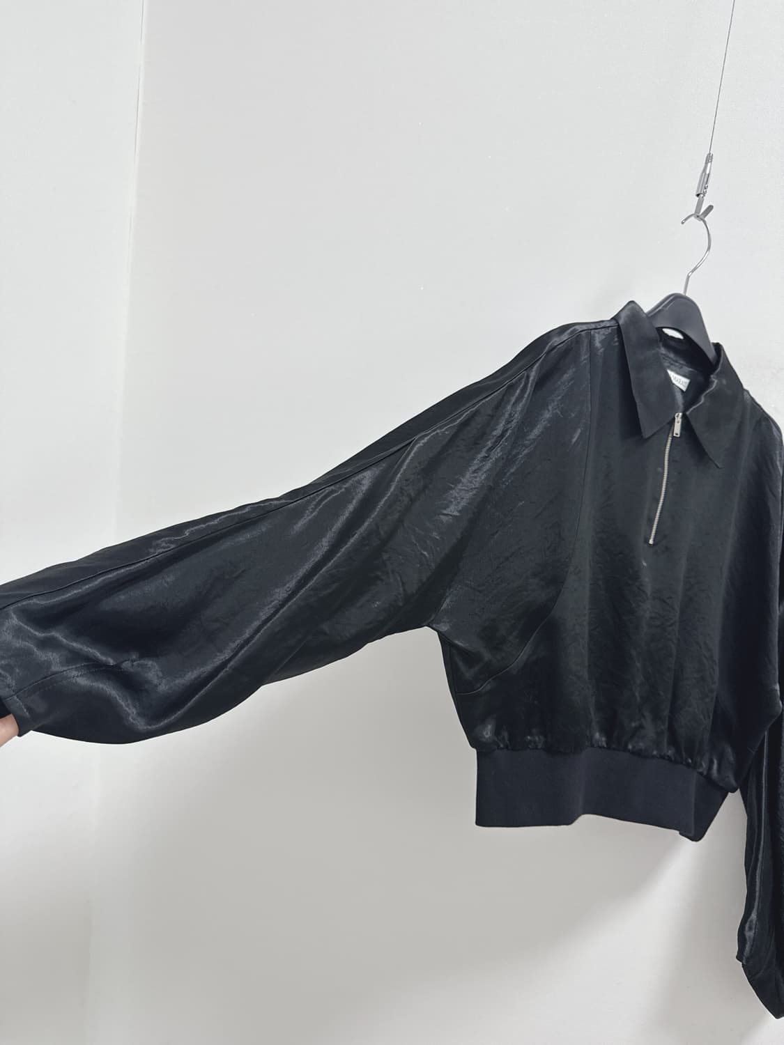 메종마레 벌룬 슬리브 새틴 하프집 상품이미지4