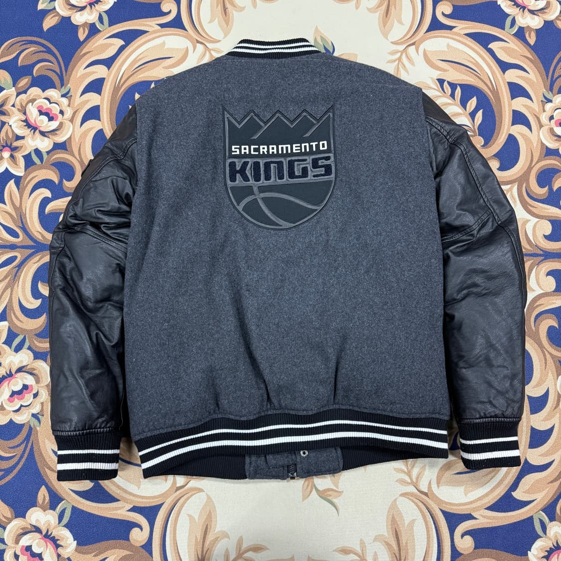 (L)NBA 세크라 멘토 킹즈 다운 울 바시티 자켓 상품이미지5