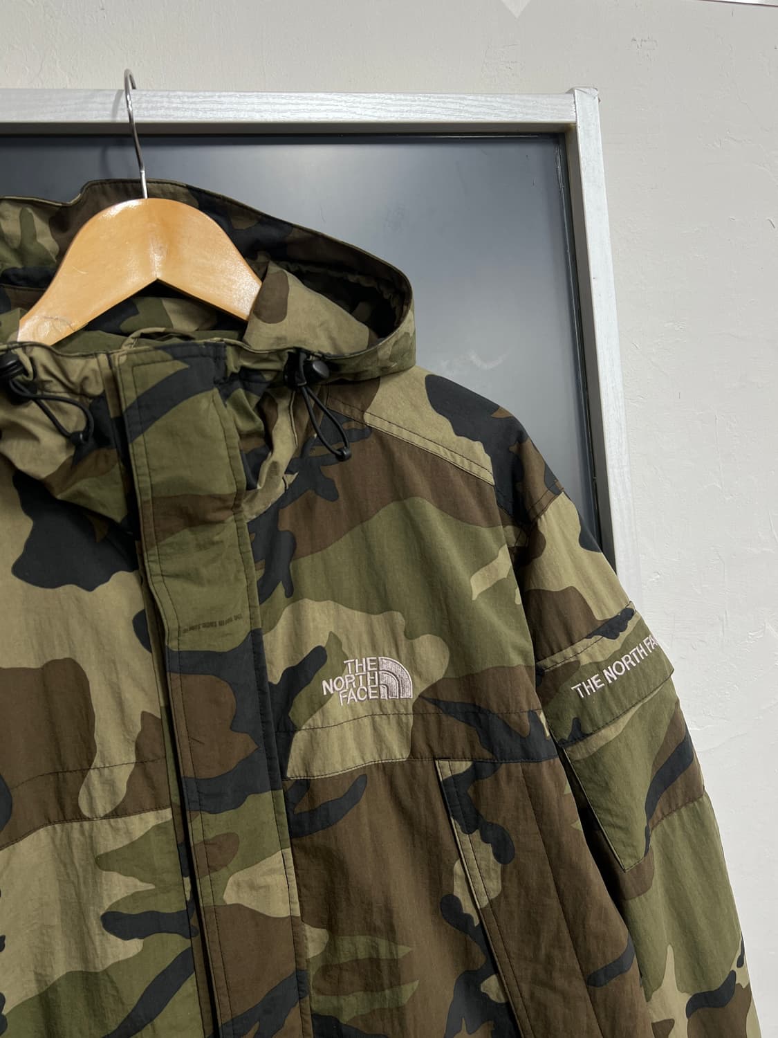 The North face 노스페이스 카모 플라쥬 마운틴 바람막이  상품이미지2